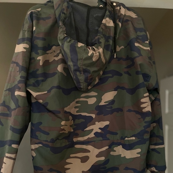 Women’s Camouflage Windbreaker - Picture 2 of 7